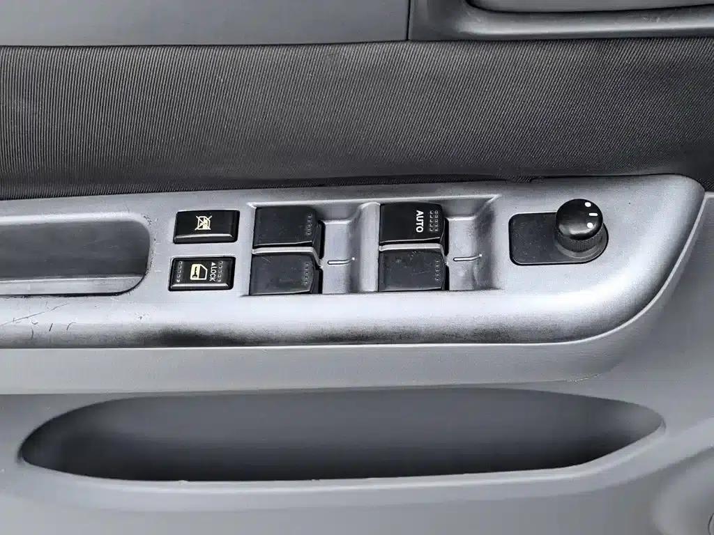 2011 Swift 1.5L Manual Sport Audio Edition — миниатюра 9
