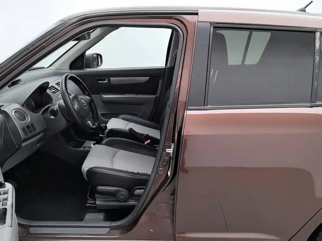 2011 Swift 1.5L Manual Sport Audio Edition — миниатюра 10
