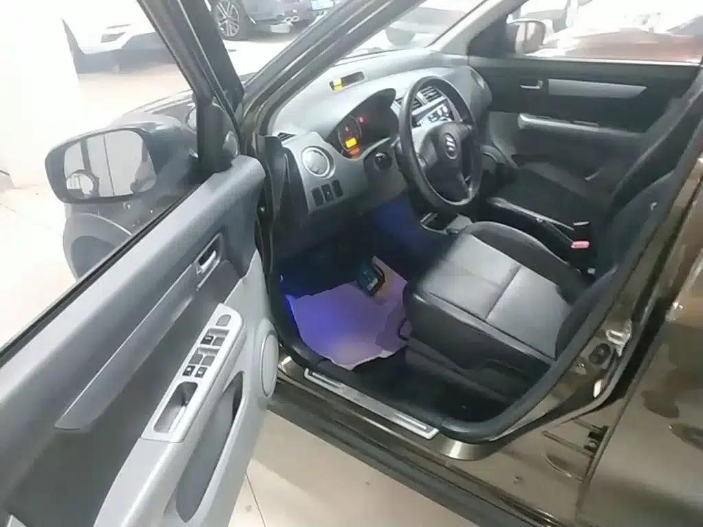 2013 Swift 1.5L Automatic 20th Anniversary Limited Edition — миниатюра 16
