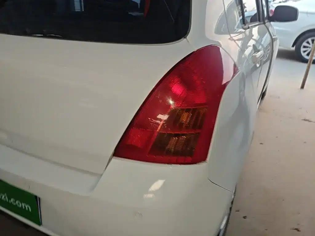 2014 Swift 1.3L Manual Standard Edition — миниатюра 8