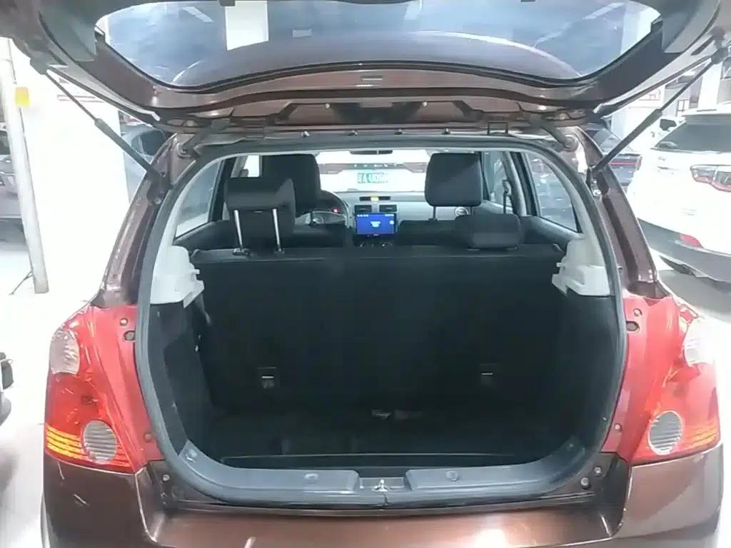 2014 Swift 1.5L Automatic Fashion Edition — миниатюра 19