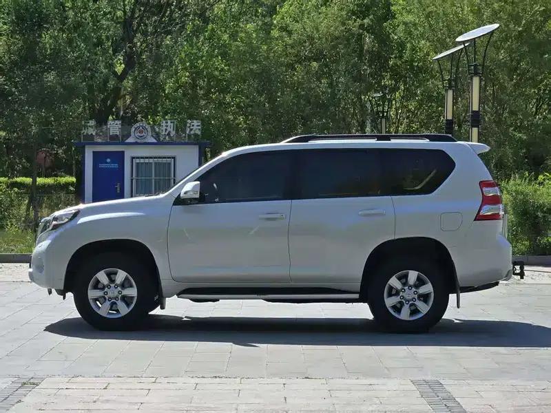 2016 Prado 2.7L Automatic Luxury Edition — миниатюра 3