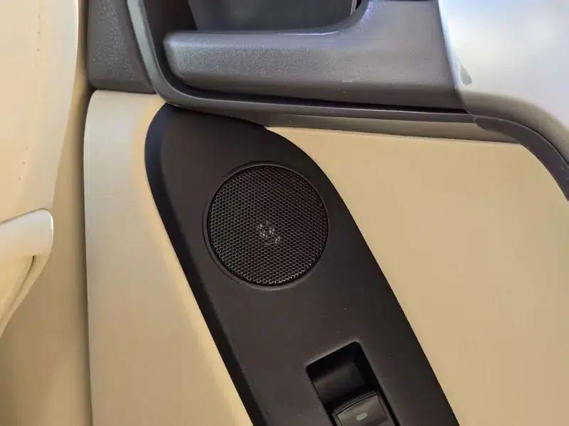 2016 Prado 2.7L Automatic Luxury Edition — миниатюра 9