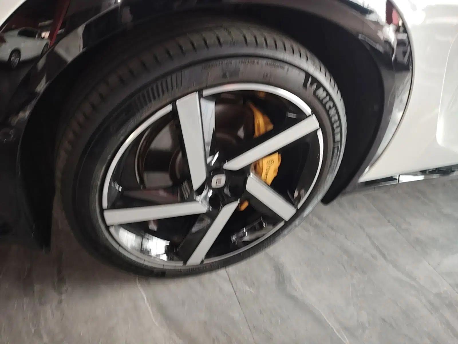 Xiaomi Auto YU7 2025 Ultra-Long Range High-Performance All-Wheel-Drive Max Edition — миниатюра 15