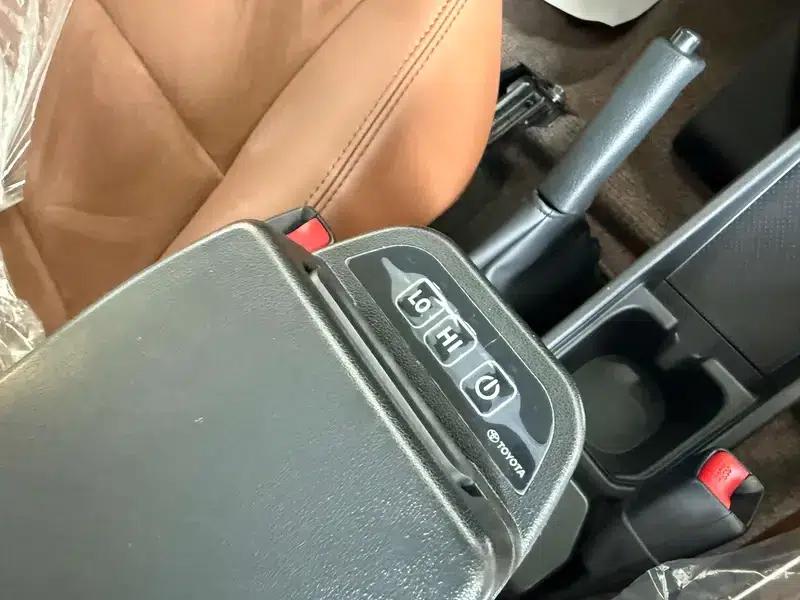 Land Cruiser 70 Series 2025 Model 2.8T Automatic 4WD 5-Seater Parallel Import — миниатюра 7