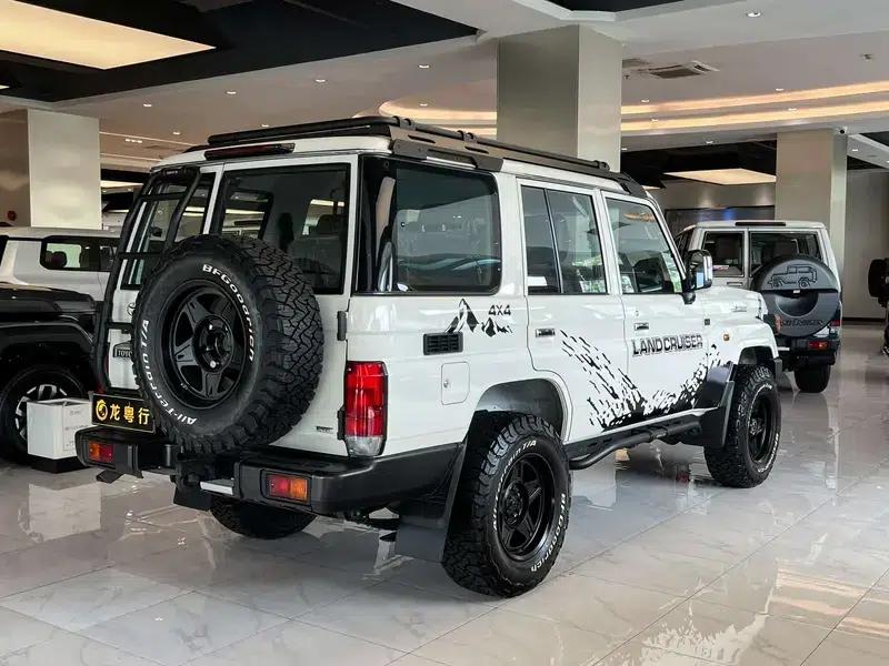 Land Cruiser 70 Series 2025 Model 4.0L Automatic 4WD 5-Seater Parallel Import — миниатюра 4