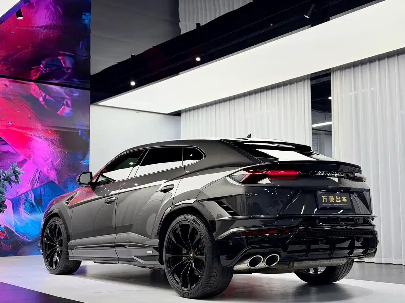2023 Urus 4.0T V8 S — миниатюра 17