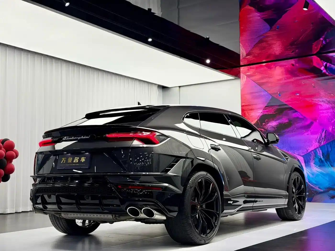 2023 Urus 4.0T V8 S — миниатюра 18