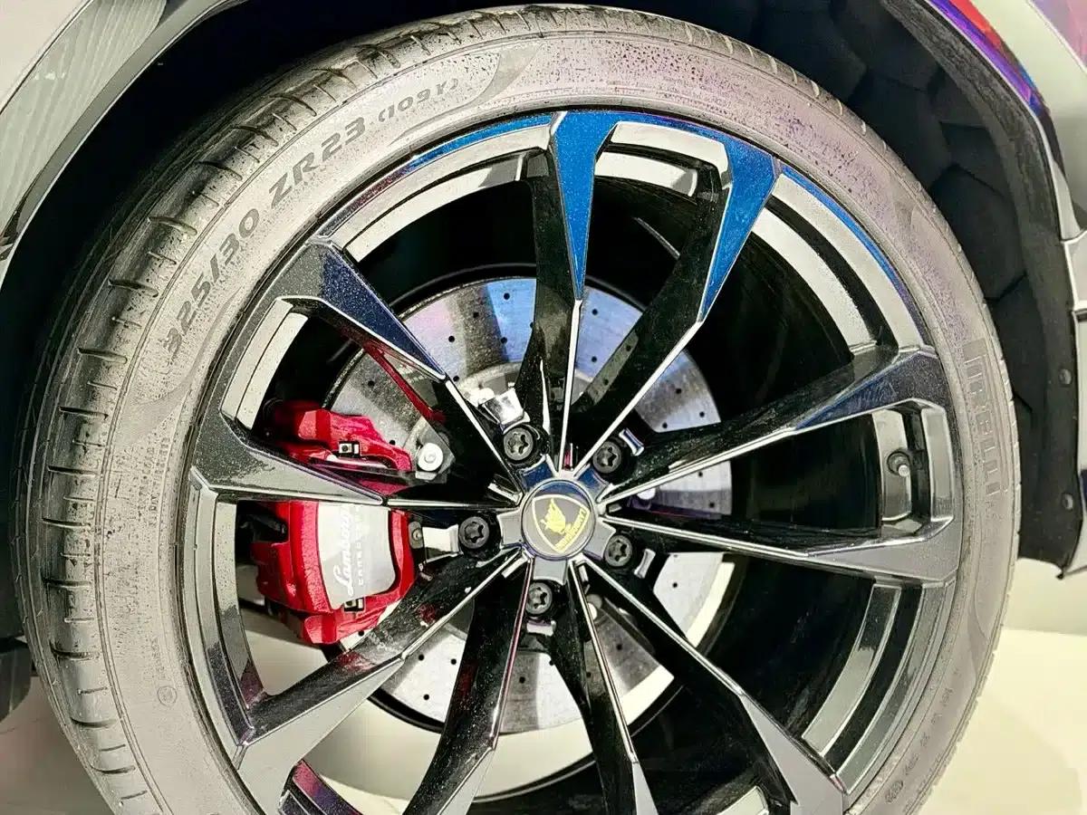 2023 Urus 4.0T V8 S — миниатюра 19