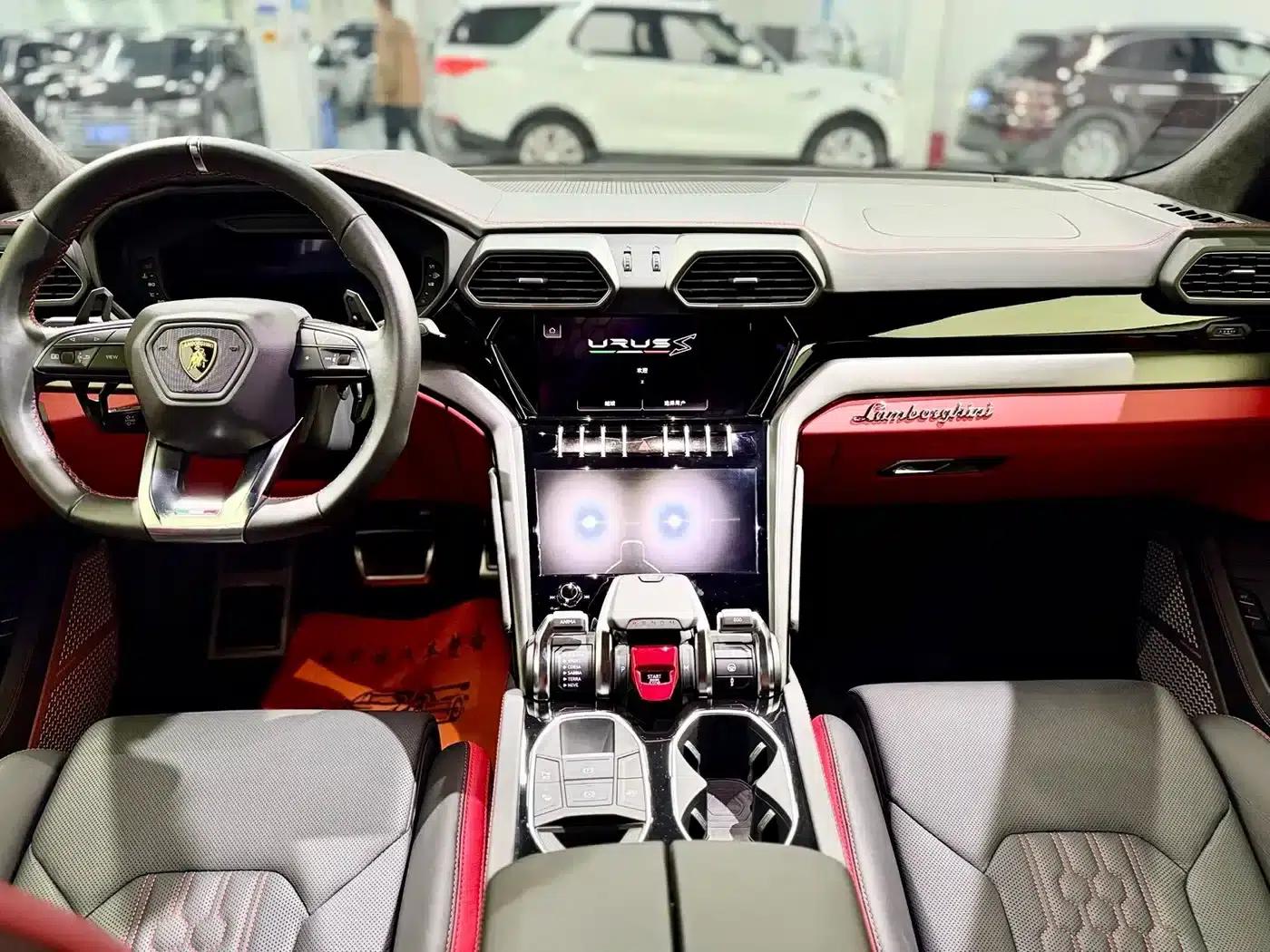 2023 Urus 4.0T V8 S — миниатюра 7