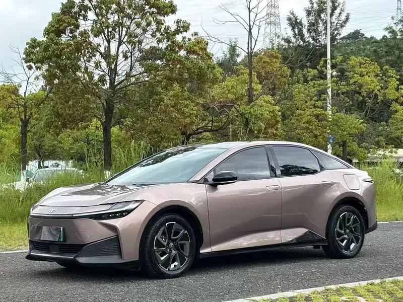 Toyota bZ3 2023 Long Range Premium — миниатюра 1