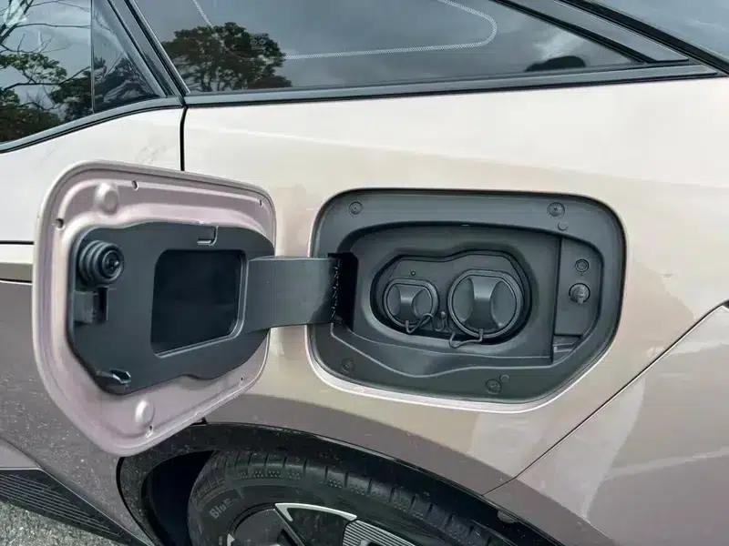 Toyota bZ3 2023 Long Range Premium — миниатюра 12