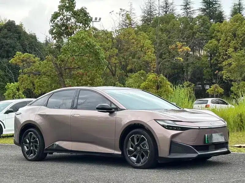 Toyota bZ3 2023 Long Range Premium — миниатюра 3
