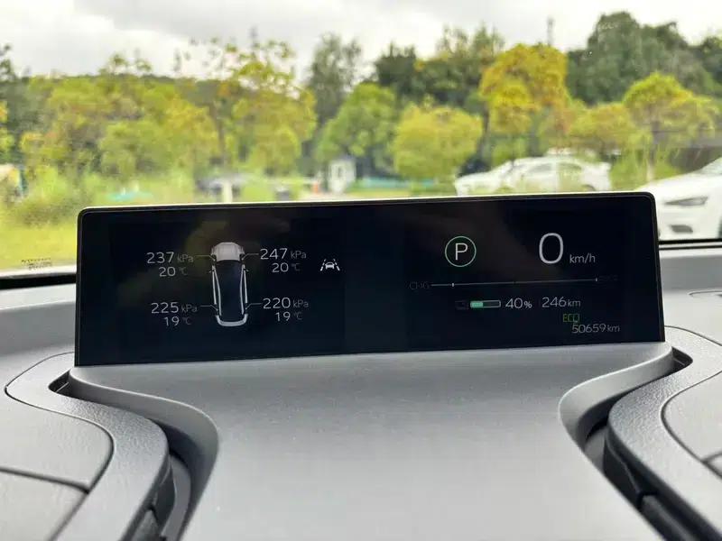 Toyota bZ3 2023 Long Range Premium — миниатюра 24