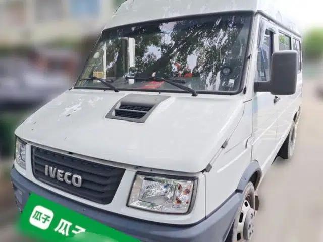 Iveco Daily 2022 2.5T A37 M1 Passenger Van 5-9 Seats Long Wheelbase Mid-Roof Design Dual Tires Manual Doors