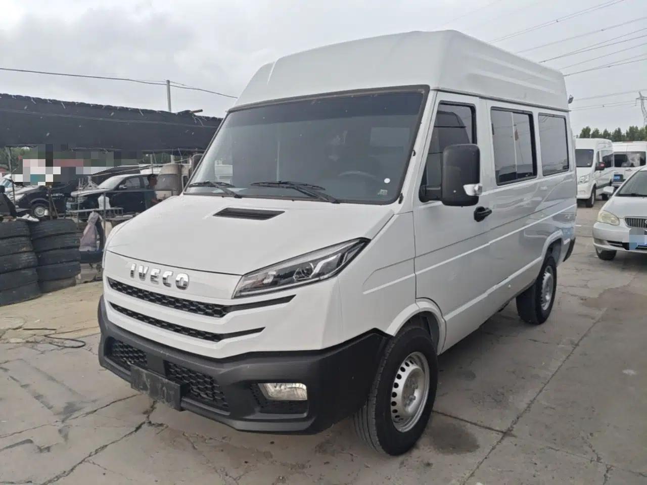 Iveco Daily 2026 Model 2.5T A35M1 Multi-Purpose Passenger Vehicle—Short Wheelbase, Mid-Roof, Single Tire, Side Sliding Door — миниатюра 1