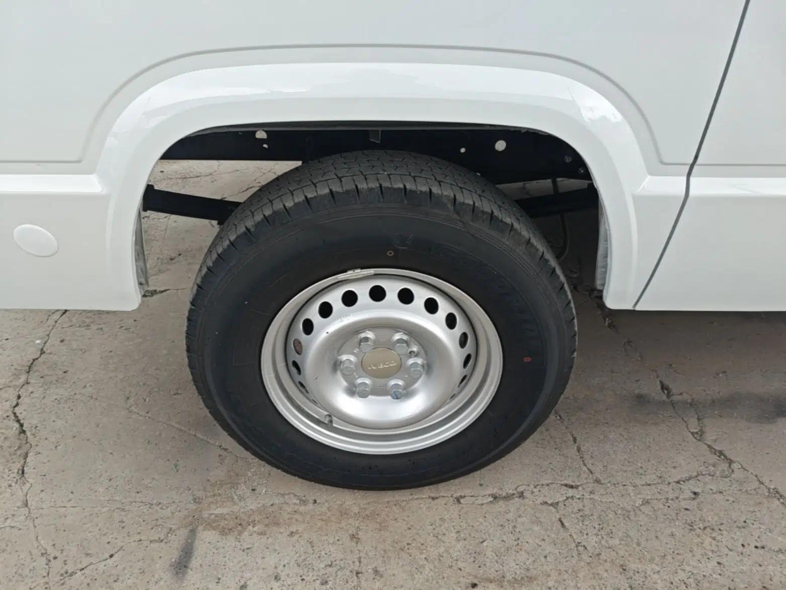 Iveco Daily 2026 Model 2.5T A35M1 Multi-Purpose Passenger Vehicle—Short Wheelbase, Mid-Roof, Single Tire, Side Sliding Door — миниатюра 11