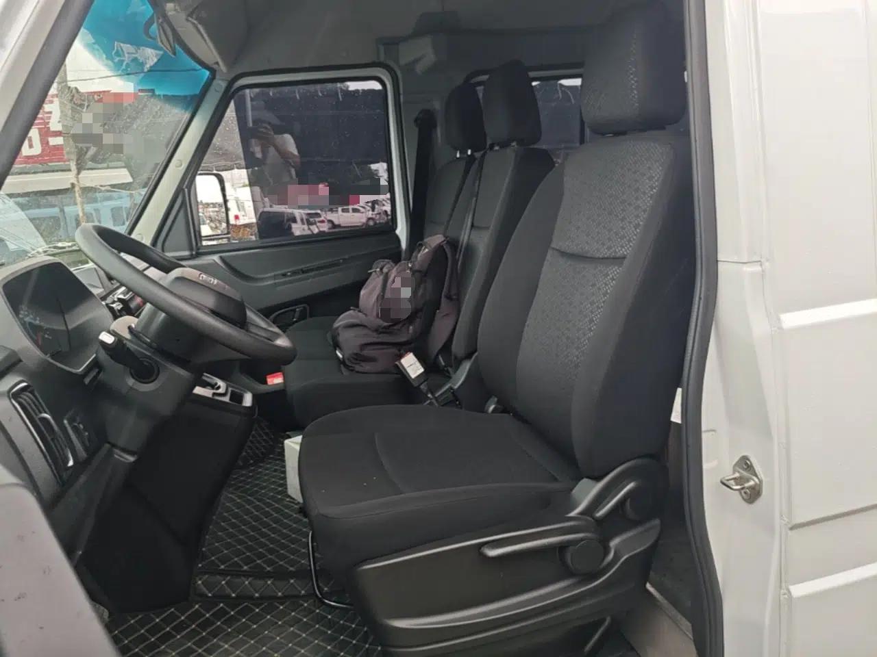 Iveco Daily 2026 Model 2.5T A35M1 Multi-Purpose Passenger Vehicle—Short Wheelbase, Mid-Roof, Single Tire, Side Sliding Door — миниатюра 17