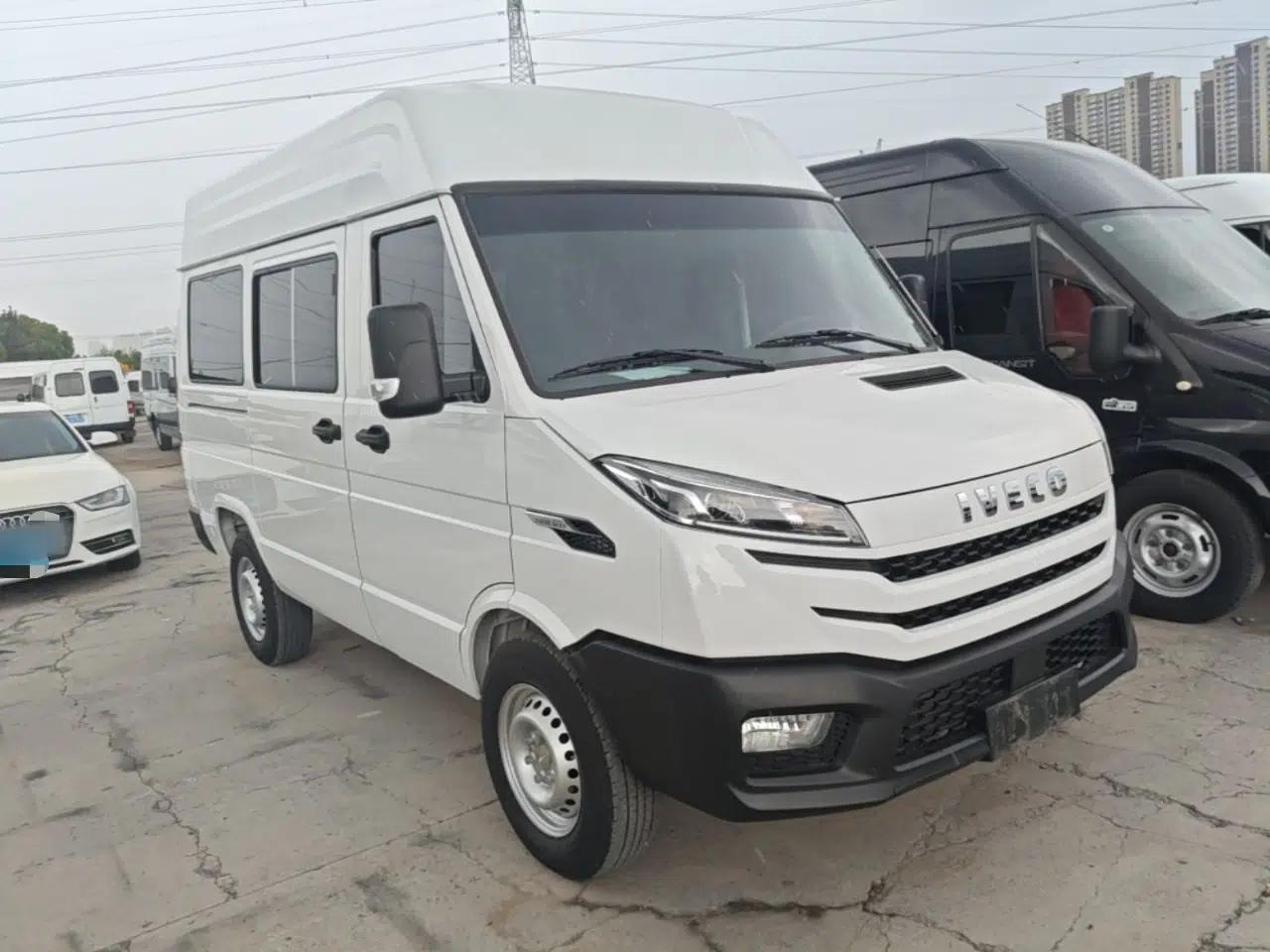 Iveco Daily 2026 Model 2.5T A35M1 Multi-Purpose Passenger Vehicle—Short Wheelbase, Mid-Roof, Single Tire, Side Sliding Door — миниатюра 3