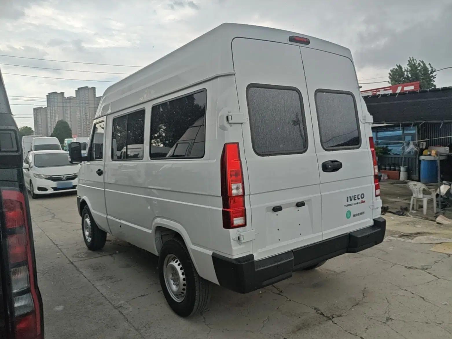 Iveco Daily 2026 Model 2.5T A35M1 Multi-Purpose Passenger Vehicle—Short Wheelbase, Mid-Roof, Single Tire, Side Sliding Door — миниатюра 4