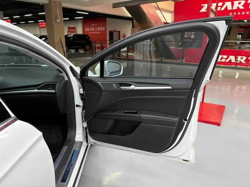 2013 Ford Mondeo 1.5L GTDi180 Fashion Edition — миниатюра 30