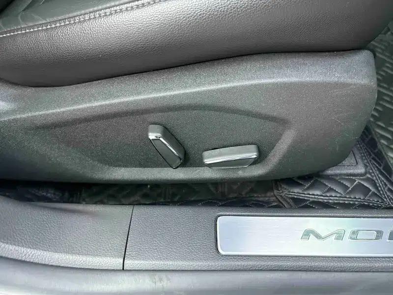 2013 Ford Mondeo 1.5L GTDi180 Fashion Edition — миниатюра 33