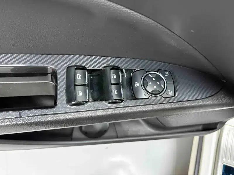 2013 Ford Mondeo 1.5L GTDi180 Fashion Edition — миниатюра 37