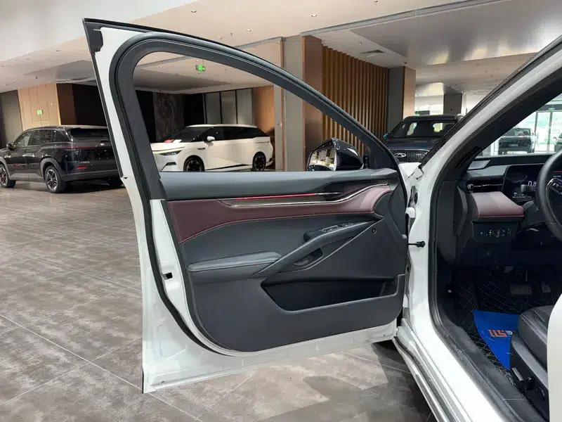 2023 Ford Mondeo EcoBoost 245 Supreme Edition — миниатюра 24