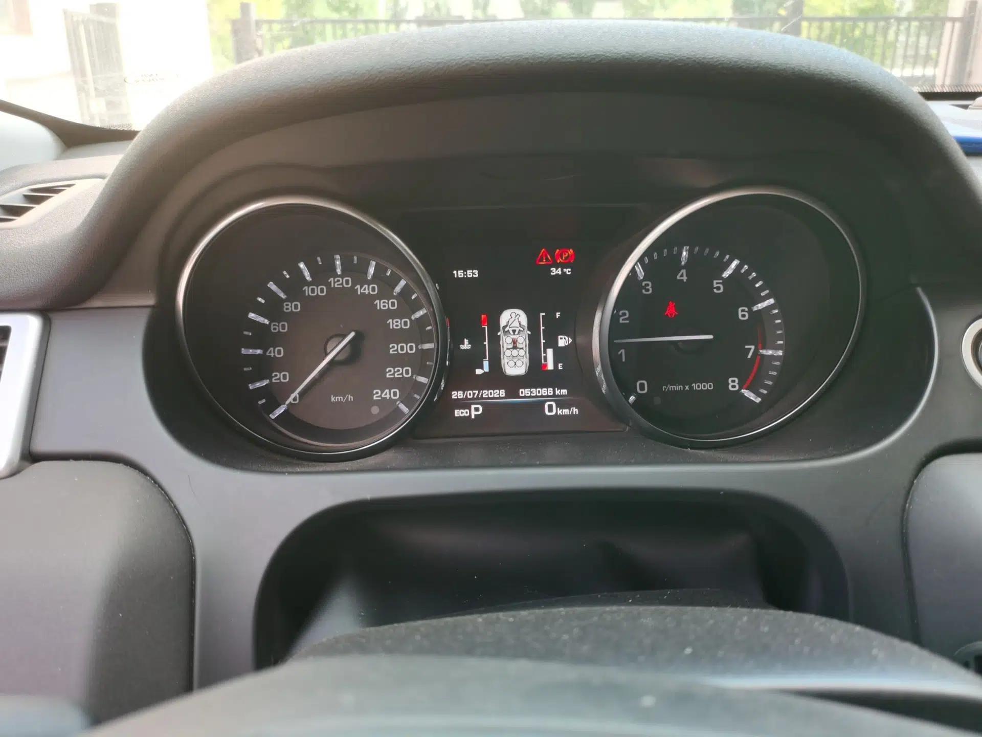 Land Rover Discovery Sport 2016 2.0T HSE — миниатюра 11