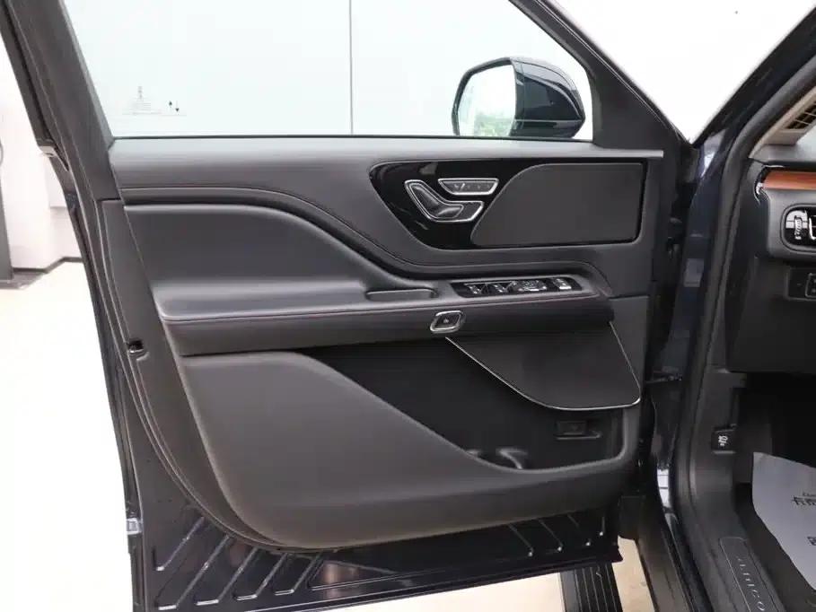 2022 Aviator 3.0T V6 AWD Premium Edition — миниатюра 10