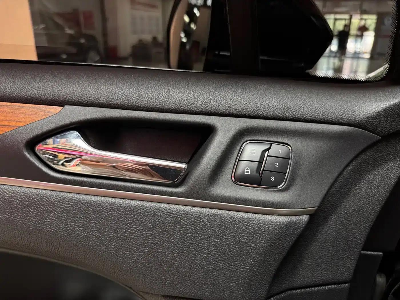 Lincoln MKC 2017 2.0T AWD Premium Edition — миниатюра 20