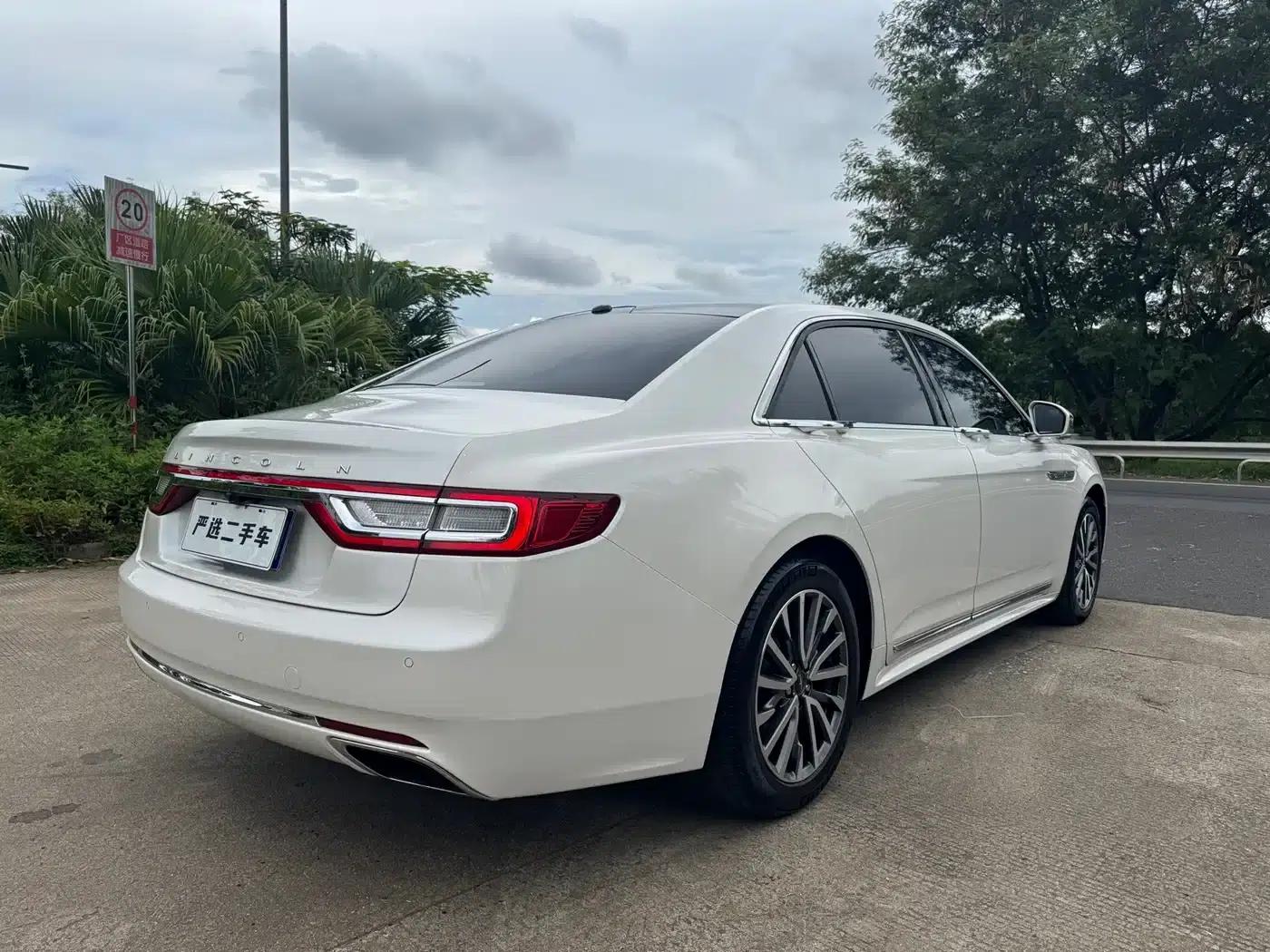 Lincoln Continental 2018 2.0T Two-Wheel Drive Premium Edition — миниатюра 7