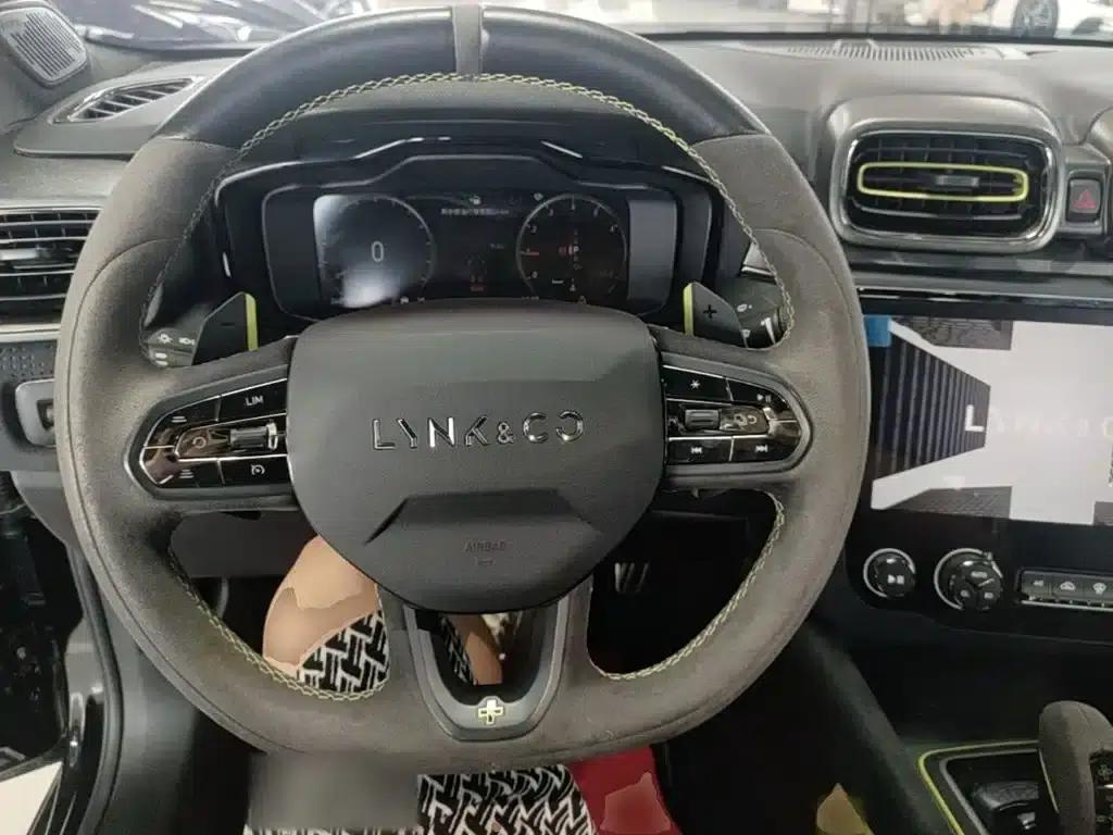 Lynk & Co 03 2022 03+ 2.0TD Automatic Wind Chaser Edition — миниатюра 11