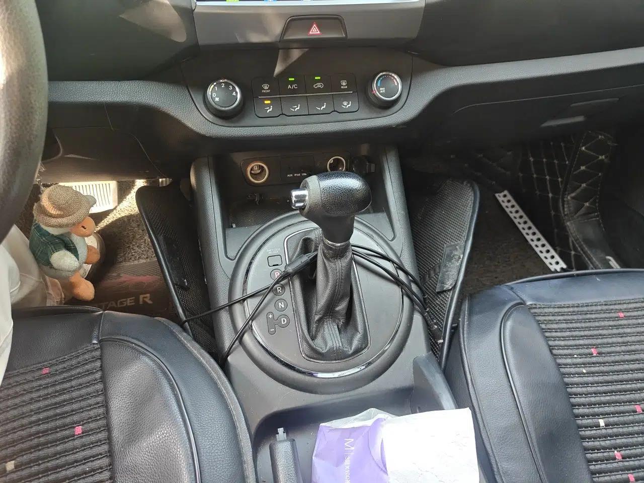 Kia Sportage R 2014 2.0L Automatic Two-Wheel Drive GL — миниатюра 14