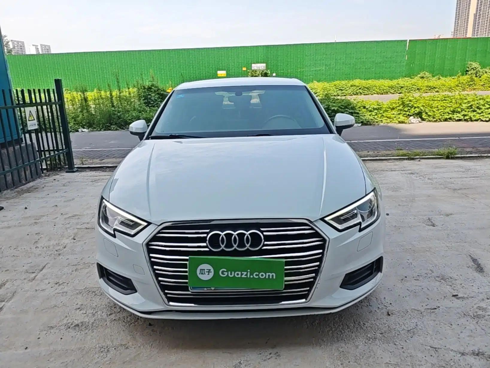 Audi A3 2018 30th Anniversary Edition Limousine 35 TFSI Ambition Model — миниатюра 2