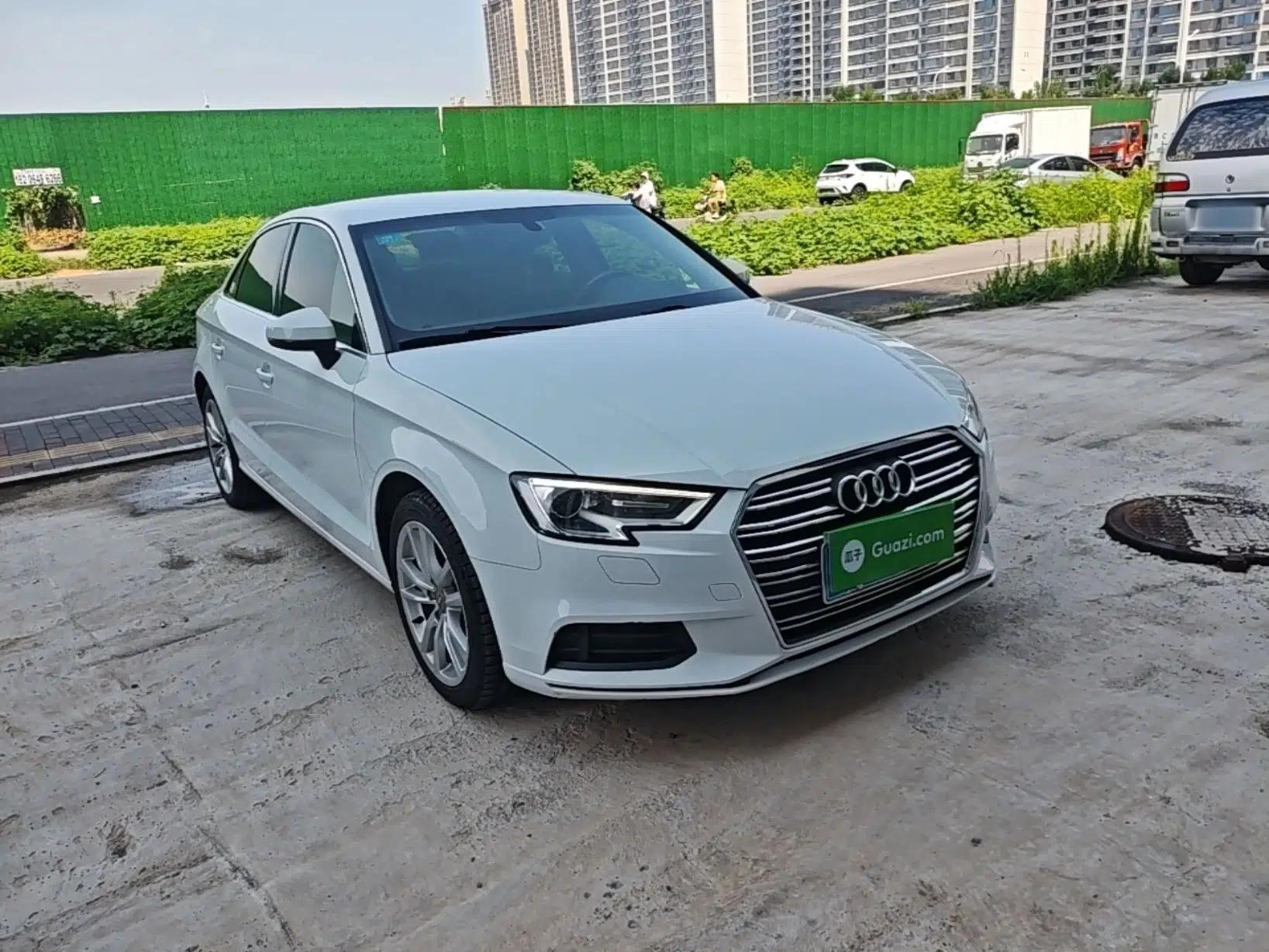 Audi A3 2018 30th Anniversary Edition Limousine 35 TFSI Ambition Model — миниатюра 3