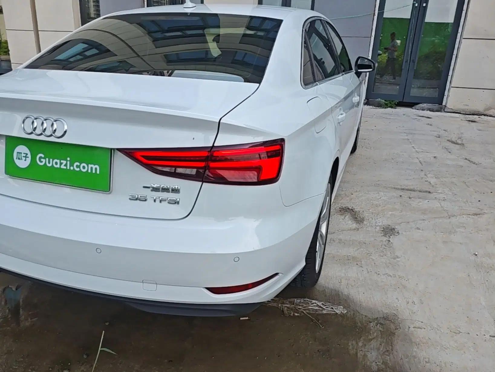 Audi A3 2018 30th Anniversary Edition Limousine 35 TFSI Ambition Model — миниатюра 9