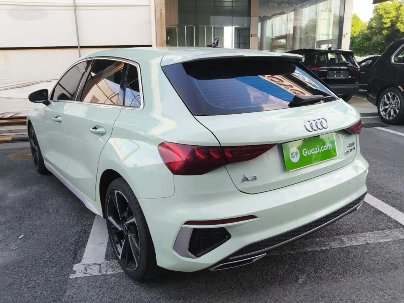 Audi A3 2023 Updated Sportback 35 TFSI Stylish Sports Type — миниатюра 4