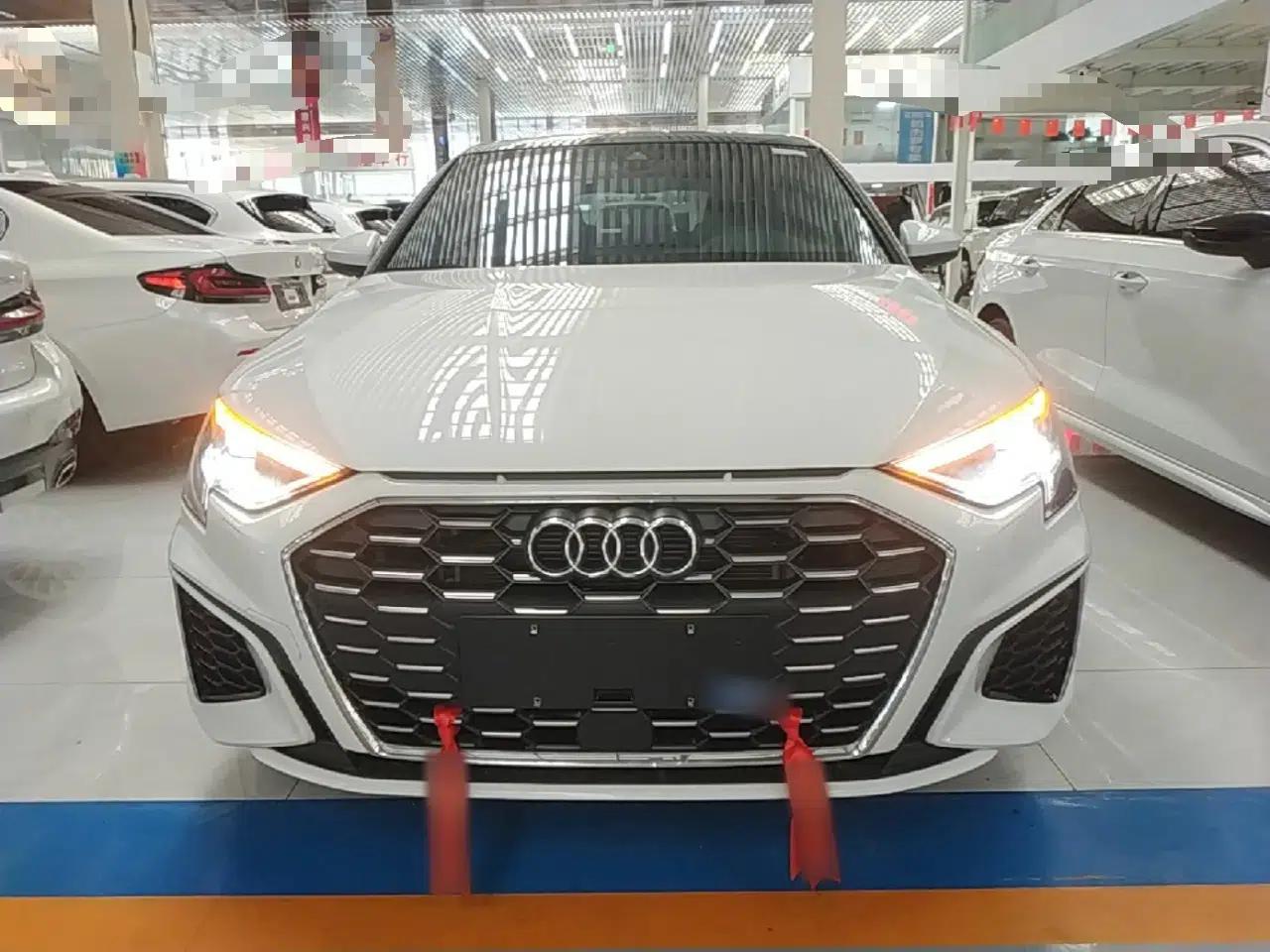 Audi A3 2024 Sportback 35 TFSI Fashionable Sports Model — миниатюра 2