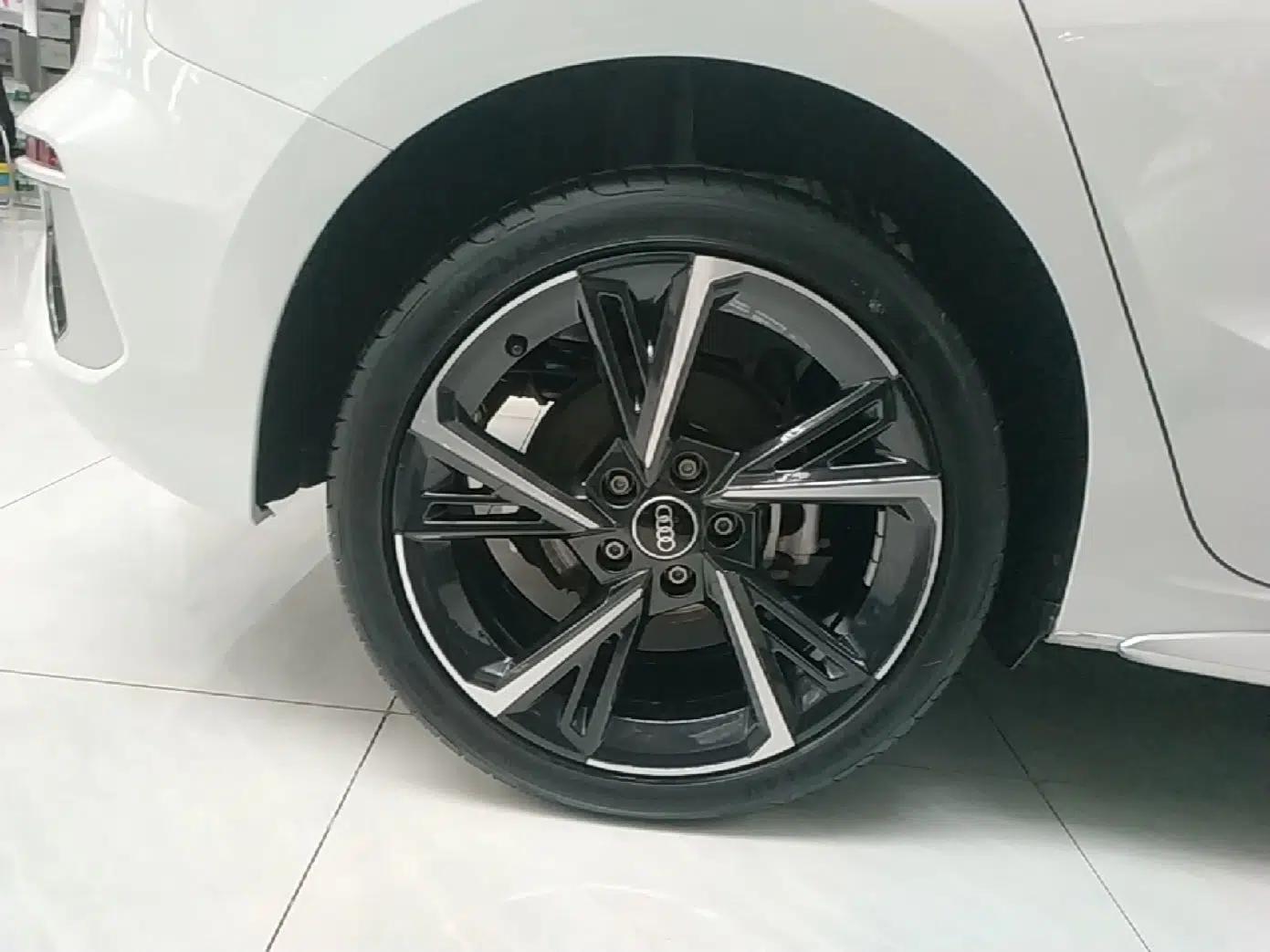 Audi A3 2024 Sportback 35 TFSI Fashionable Sports Model — миниатюра 11