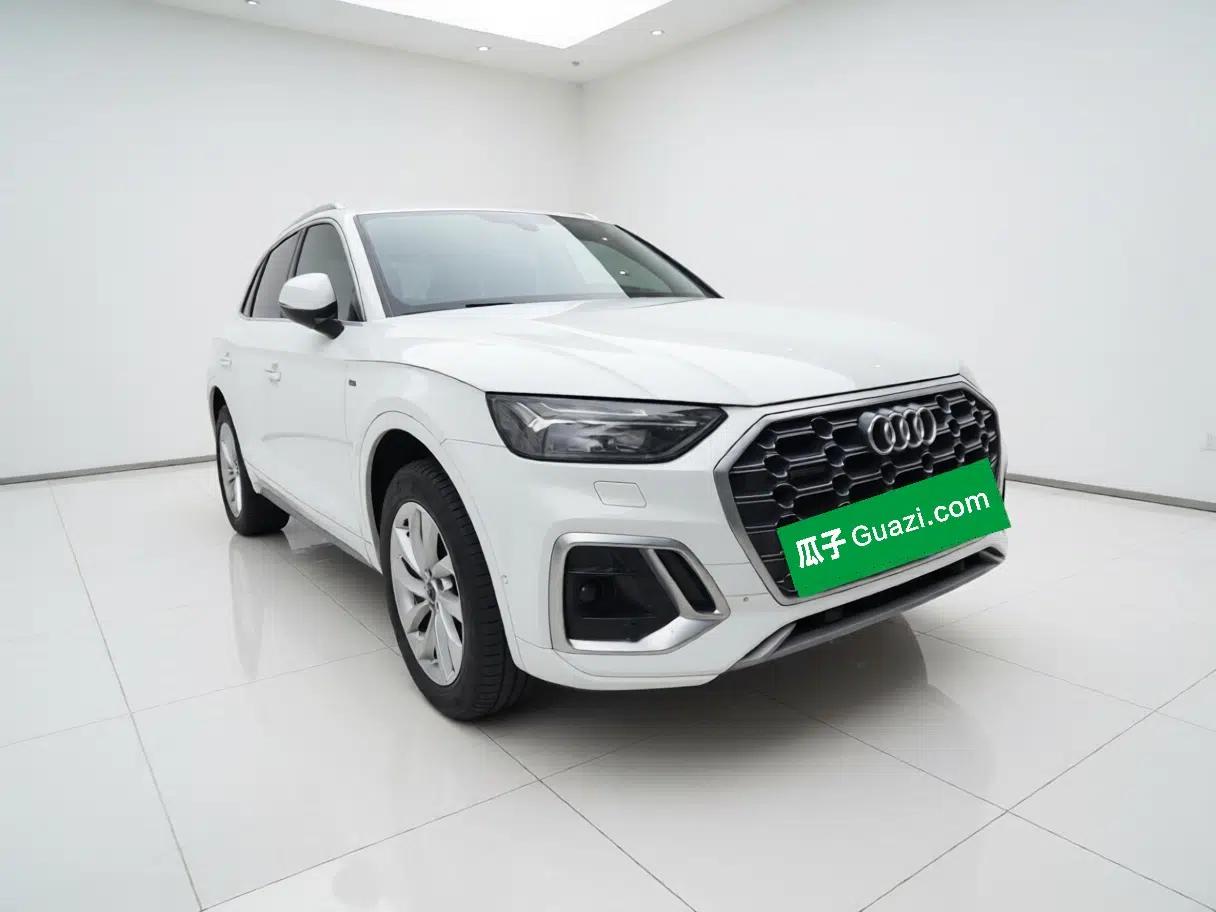 Audi Q5L 2022 40T Luxury Dynamic Model — миниатюра 3