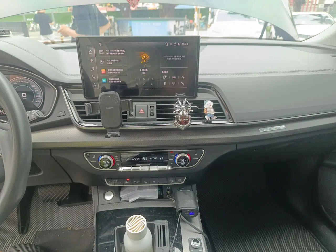 Audi Q5L 2022 40T Luxury Dynamic Model — миниатюра 13