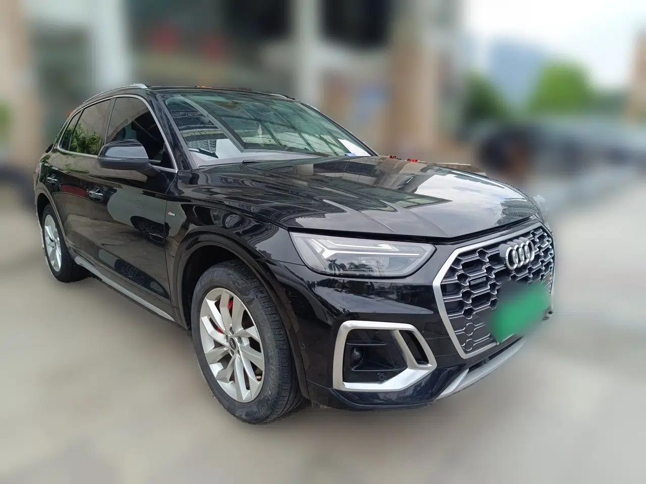 Audi Q5L 2022 40T Luxury Dynamic Model — миниатюра 3