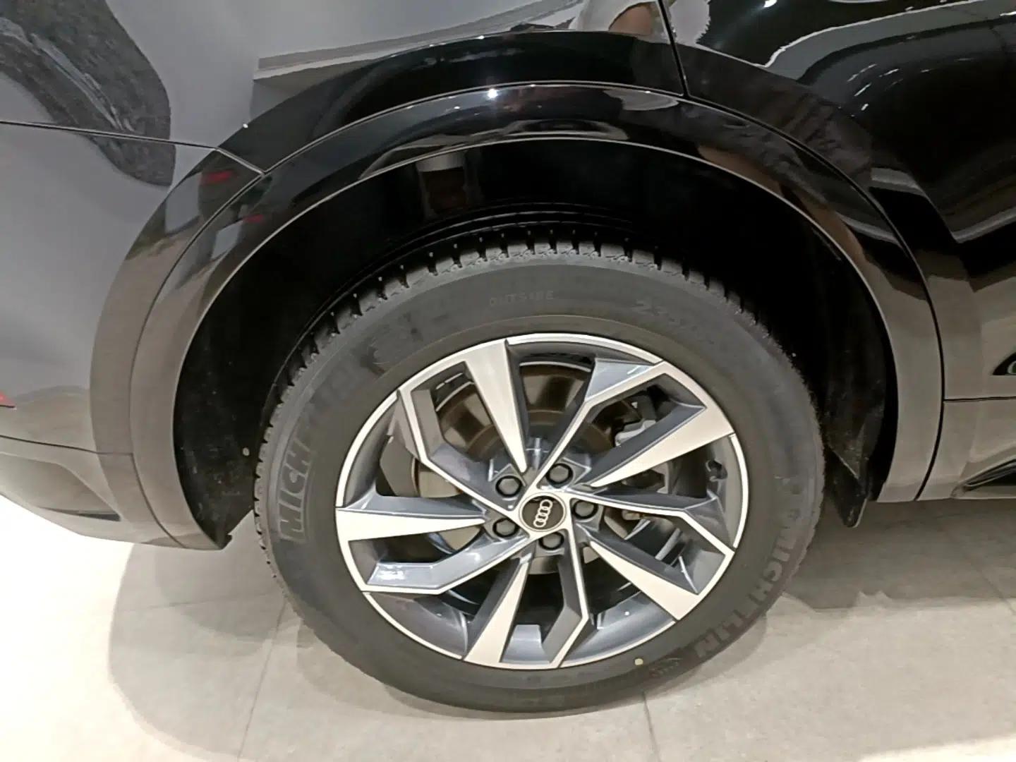 Audi Q5L 2024 40 TFSI Fashion Dynamic Model — миниатюра 11