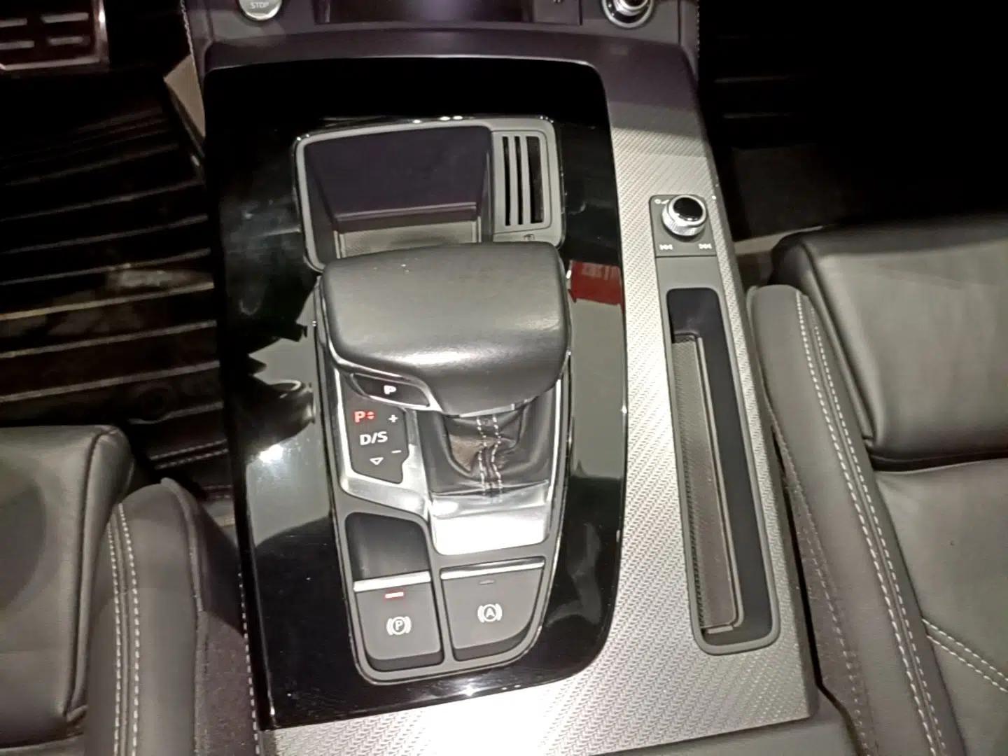 Audi Q5L 2024 40 TFSI Fashion Dynamic Model — миниатюра 16
