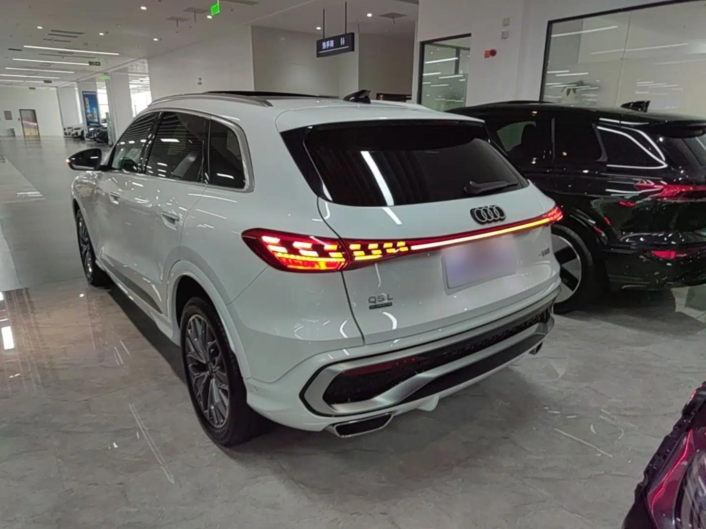 Audi Q5L 2026 150kW Smart Hybrid Luxury Edition — миниатюра 4