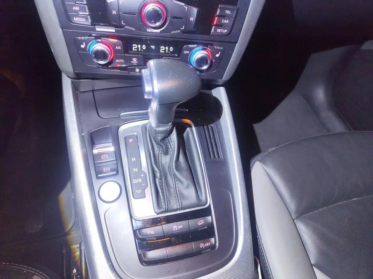 Audi Q5 2018 Collector's Edition 40 TFSI Technology Model — миниатюра 11