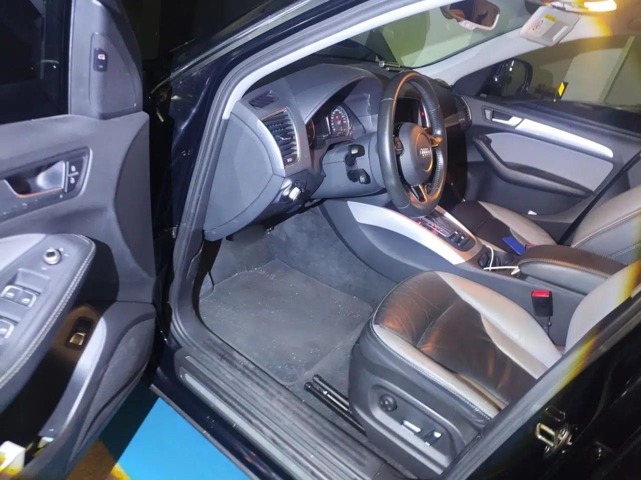 Audi Q5 2018 Collector's Edition 40 TFSI Technology Model — миниатюра 13