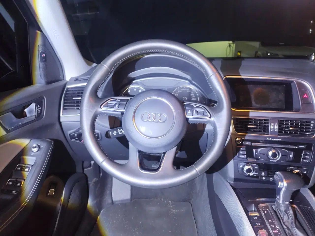 Audi Q5 2018 Collector's Edition 40 TFSI Technology Model — миниатюра 7
