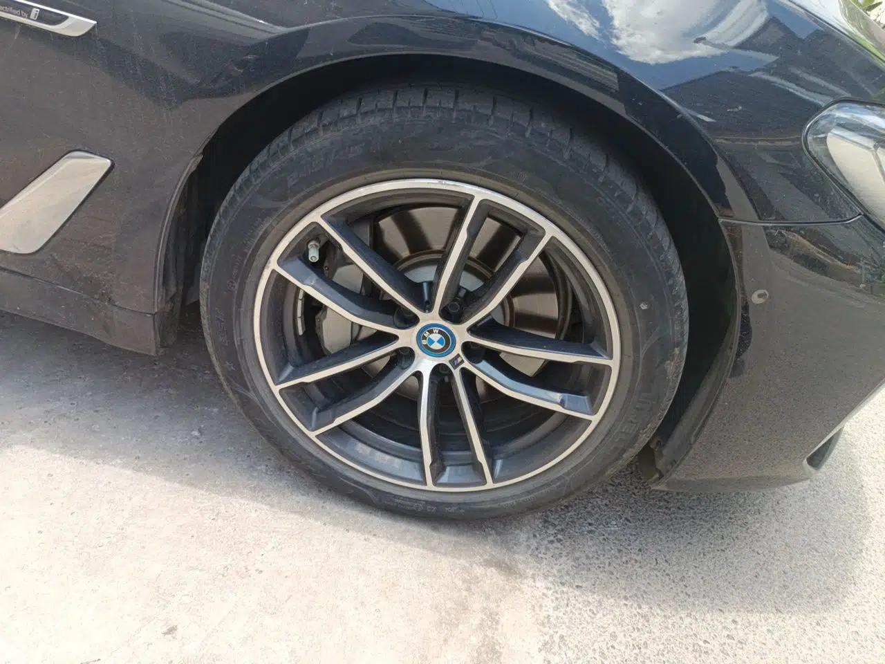 BMW 5 Series New Energy 2022 Second Facelift 535Le M Sport Package — миниатюра 8